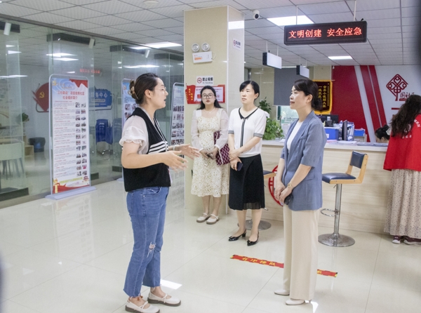 圖片3聽取生態新城社區工作介紹_愛奇藝.jpg