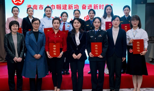 合影_愛(ài)奇藝.jpg